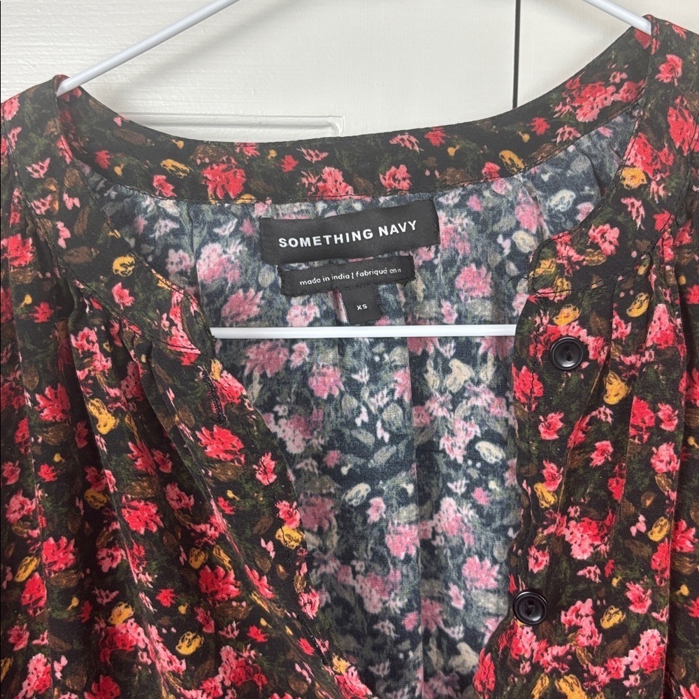 Something Navy Black and Red Floral Blouse - XS - Picture 4 of 7